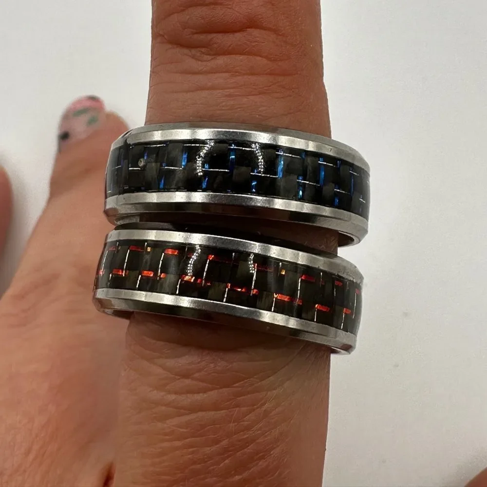 Men's 12.75-13 Silver toned metal and Red/Blue wire in resin center ring!‎